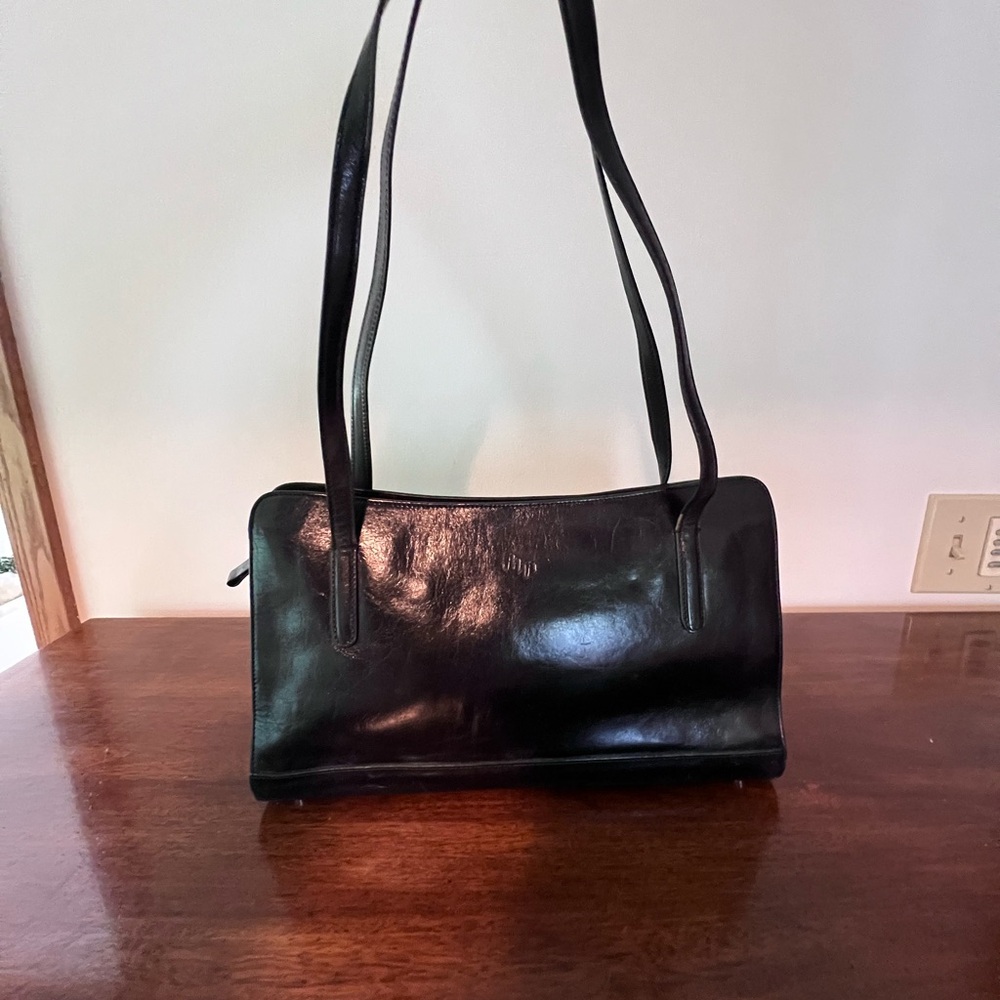 Monsac Black Shoulder Bag Sleek Design